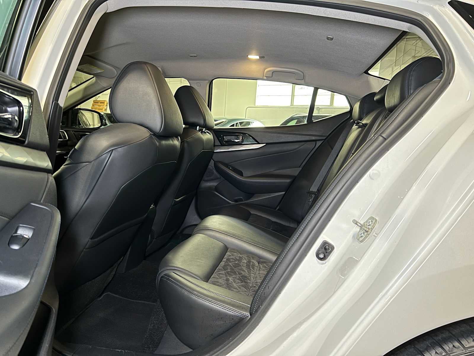 2017 Nissan Maxima SR