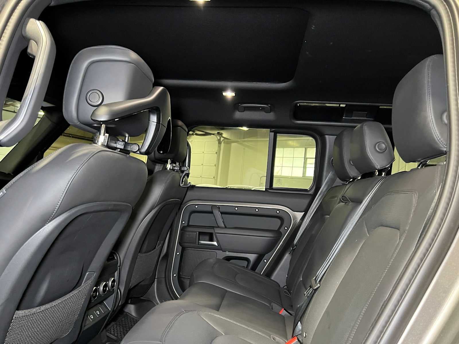 2025 Land Rover Defender X-Dynamic SE