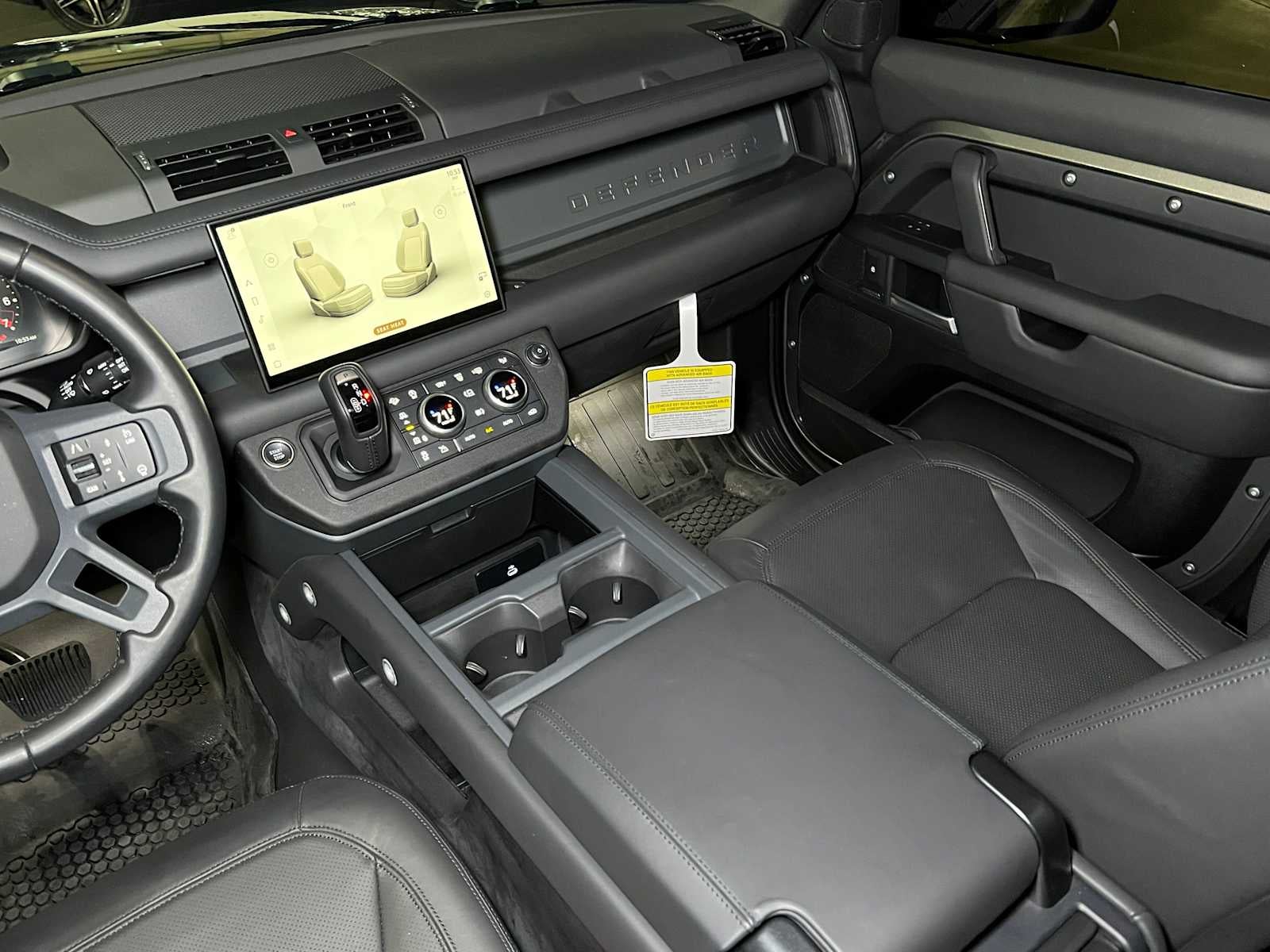 2025 Land Rover Defender X-Dynamic SE