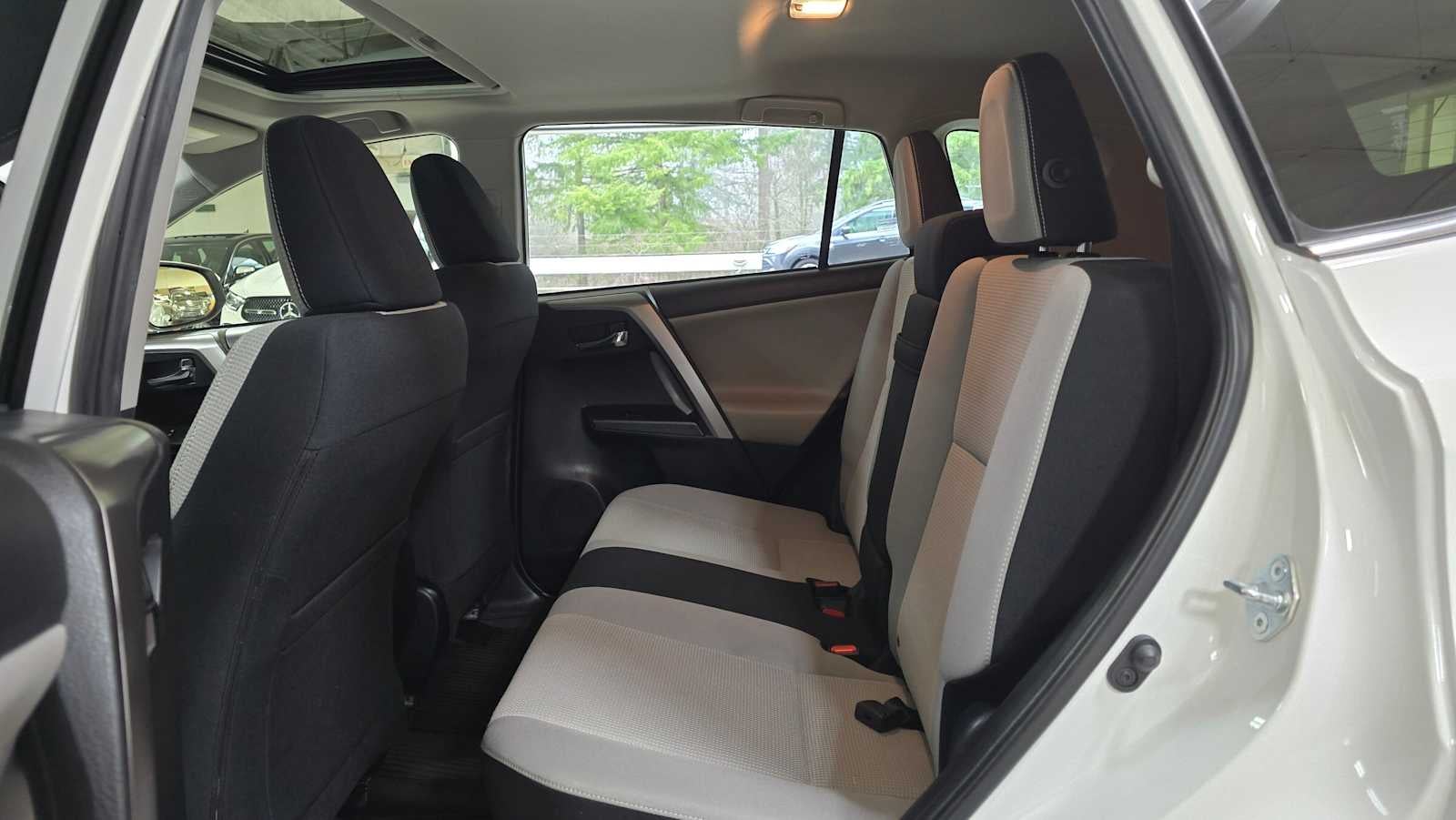 2017 Toyota RAV4 Hybrid XLE