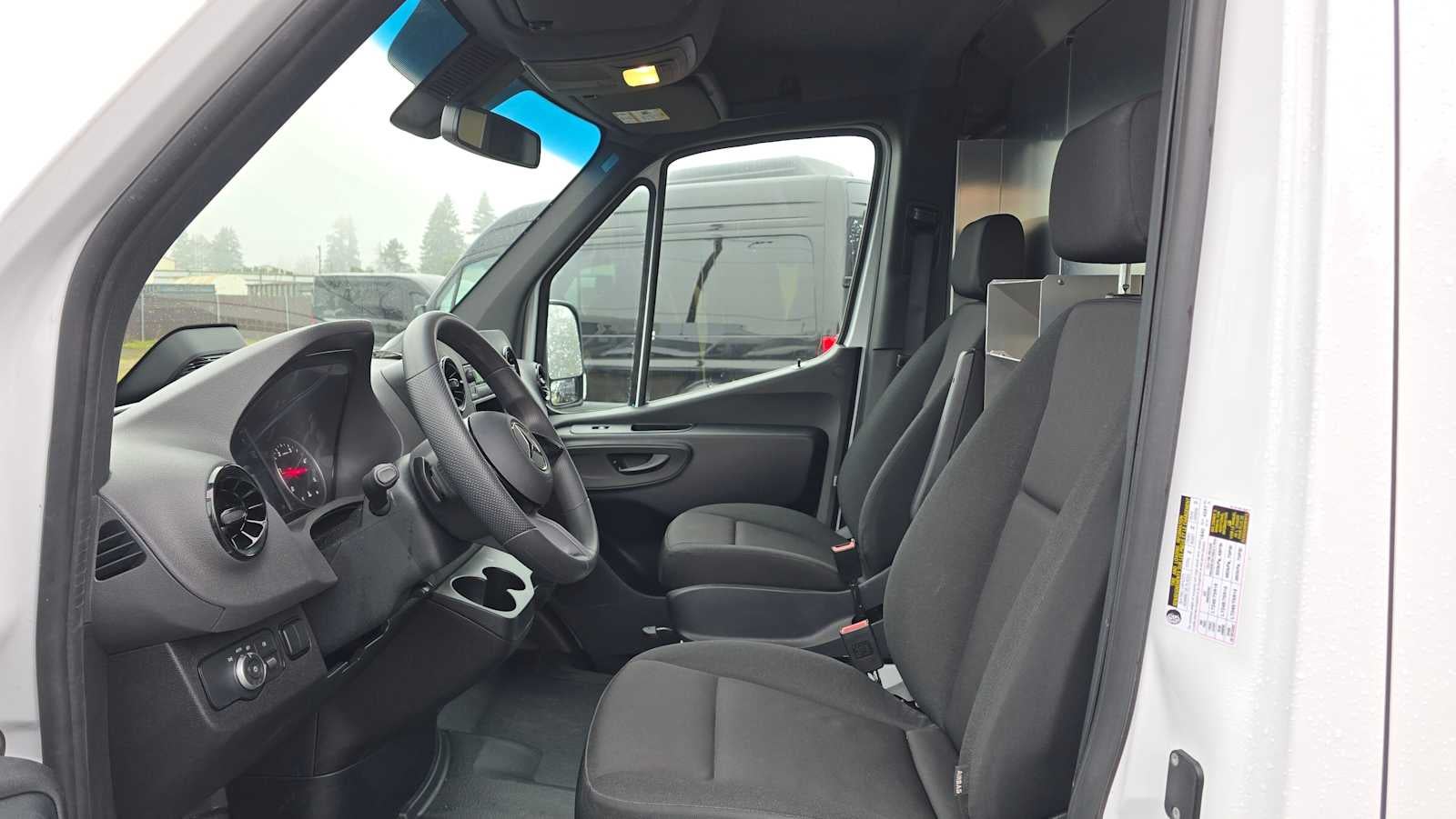 2025 Mercedes-Benz Sprinter 2500 Standard Roof I4 Diesel 144" RWD