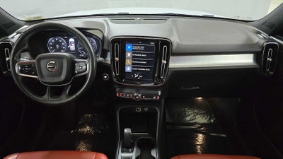 2020 Volvo XC40 Momentum