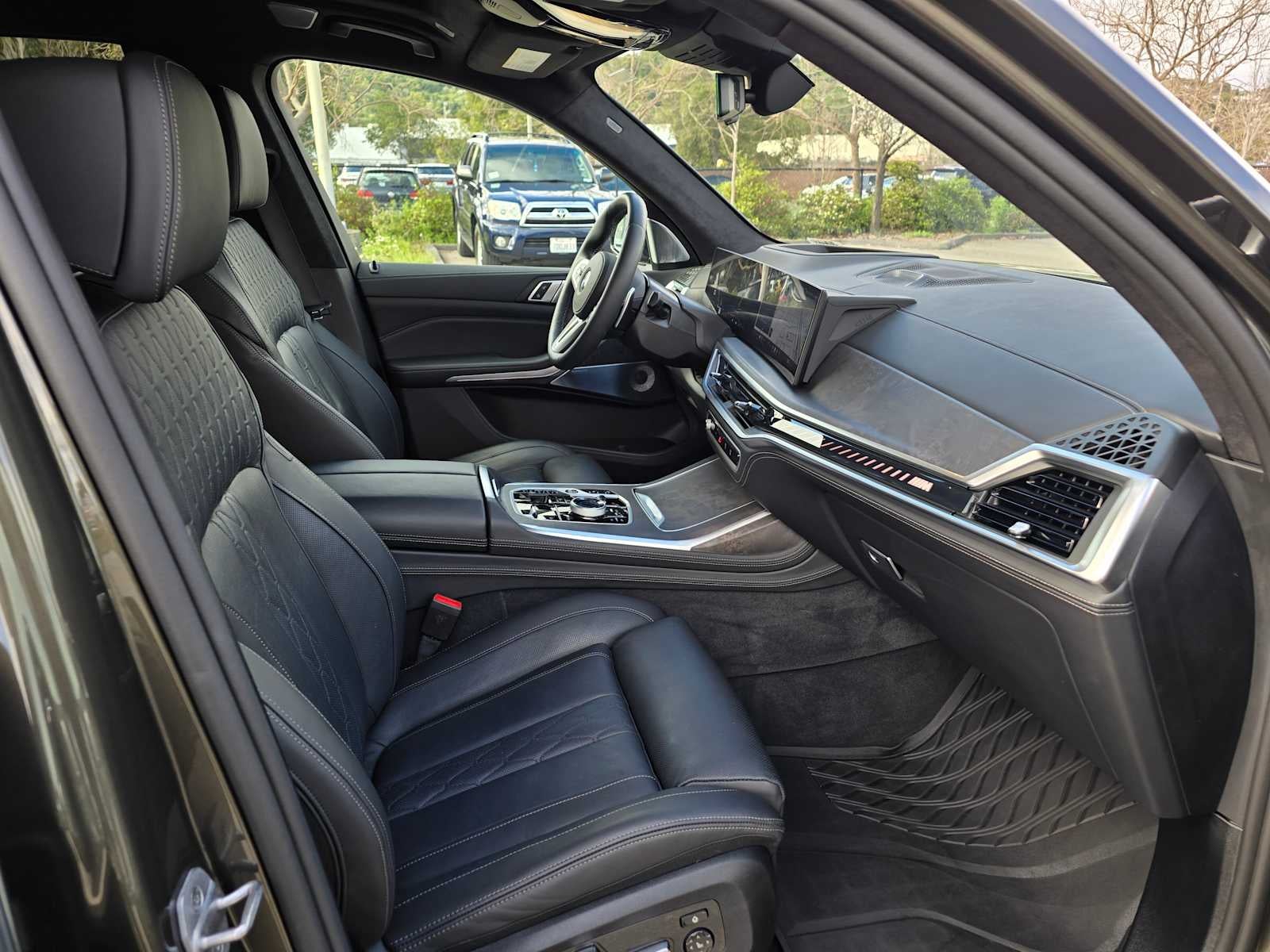 2025 BMW X7 M60i M60i