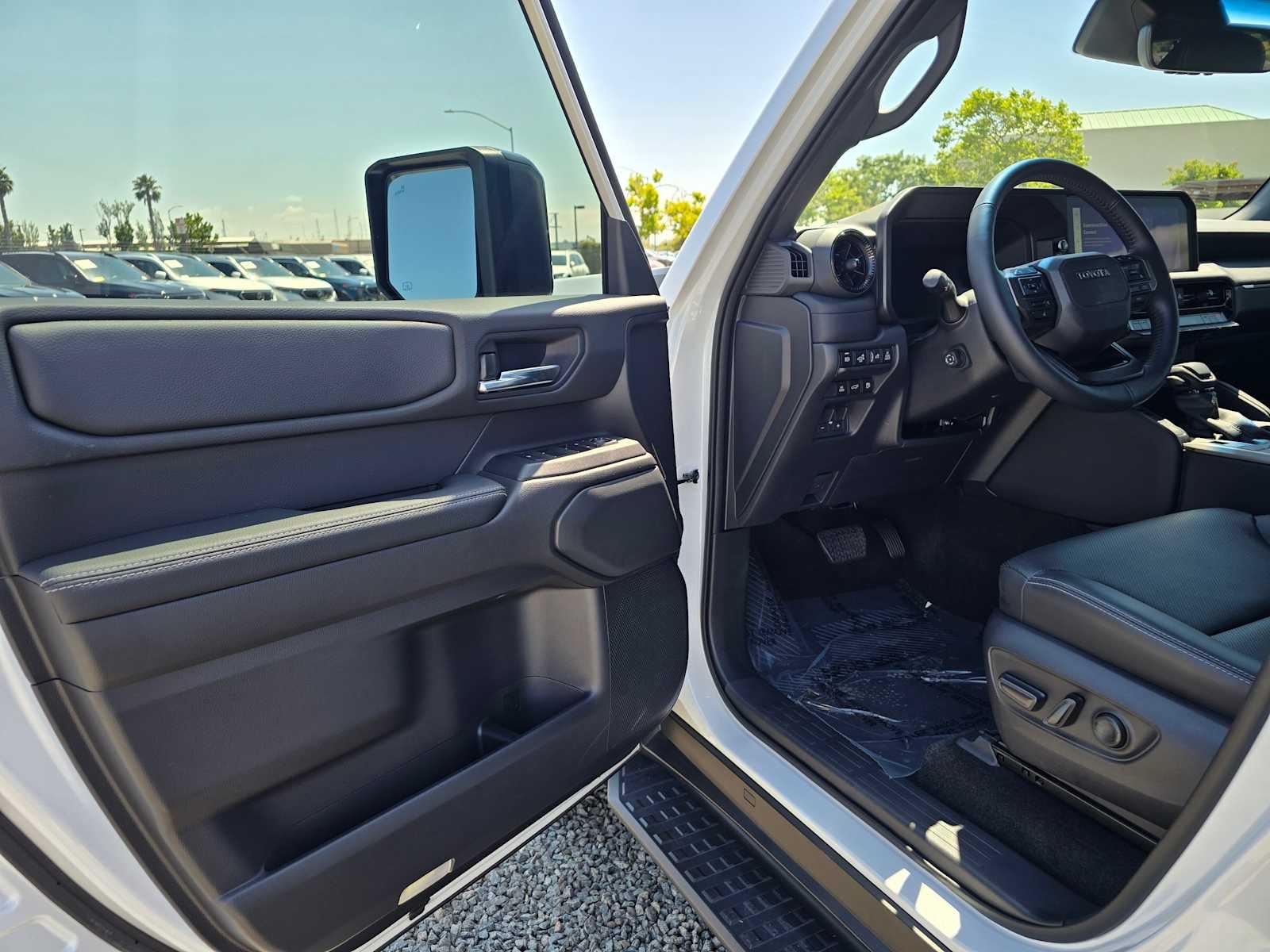 2025 Toyota Land Cruiser 4WD (Natl)
