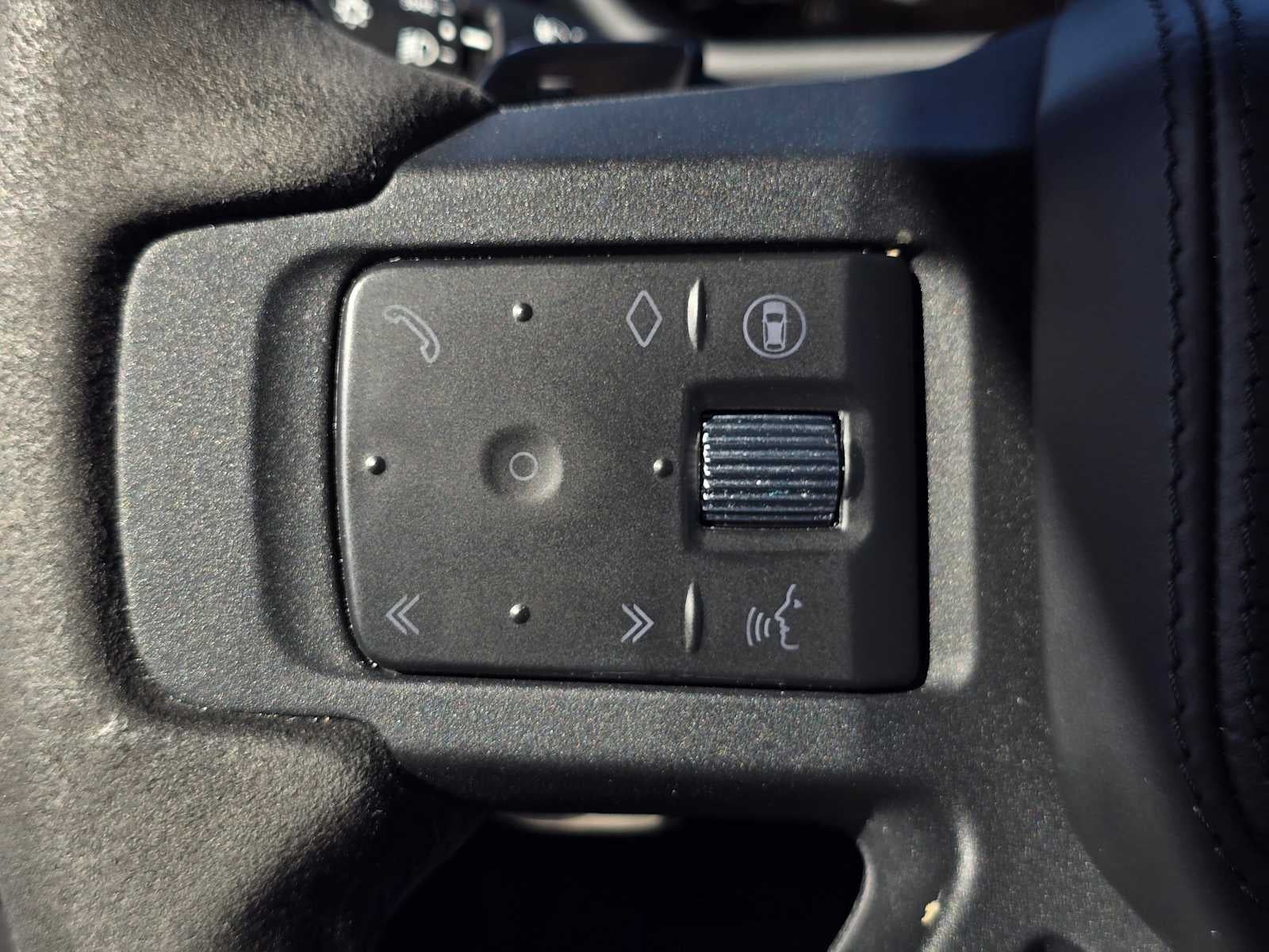 2024 Land Rover Defender V8