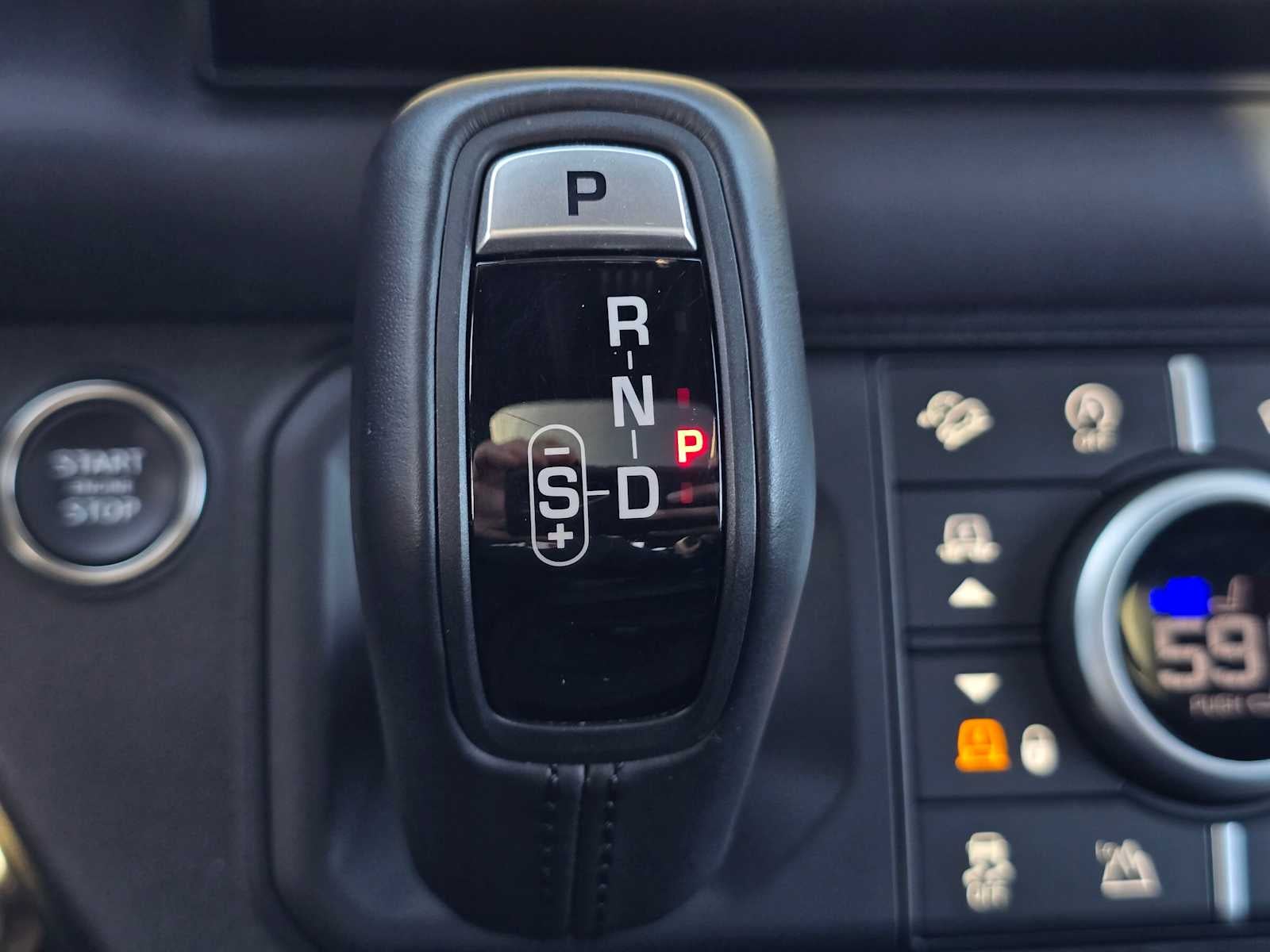 2024 Land Rover Defender V8