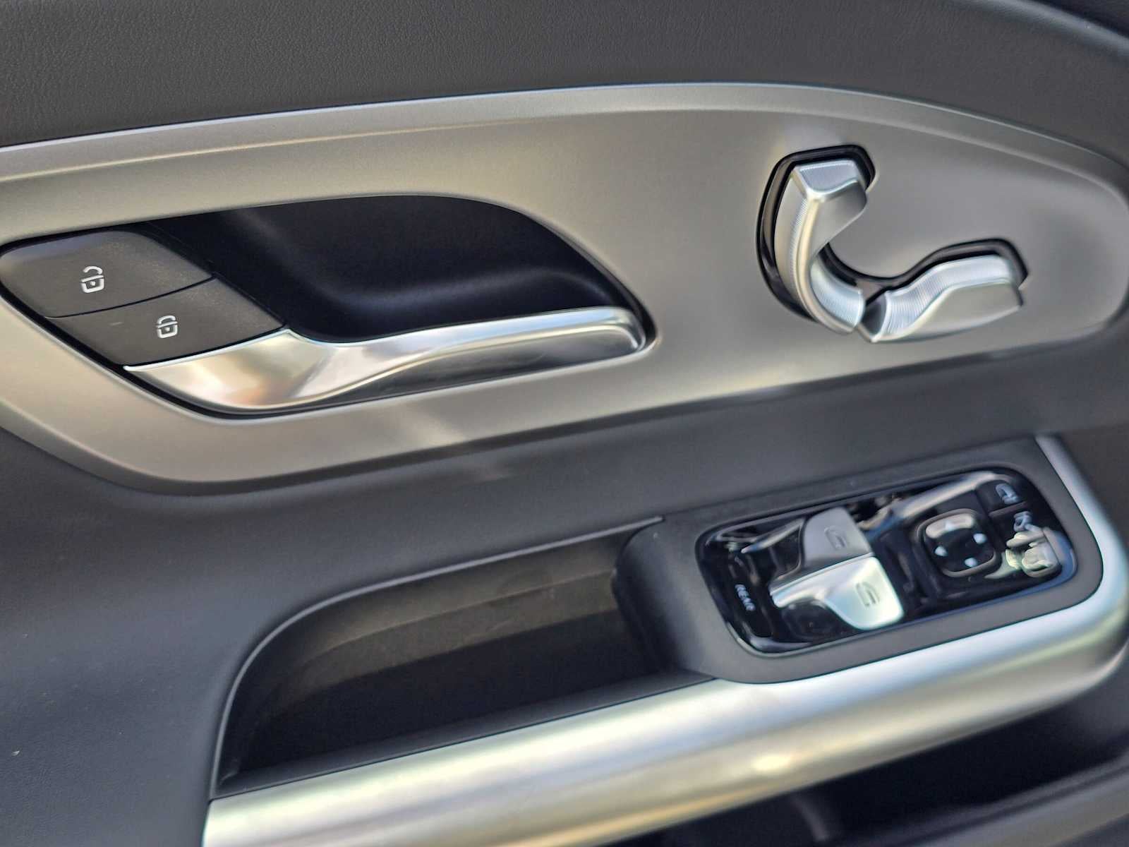2027 Mercedes-Benz CLA 220 Hybrid FWD