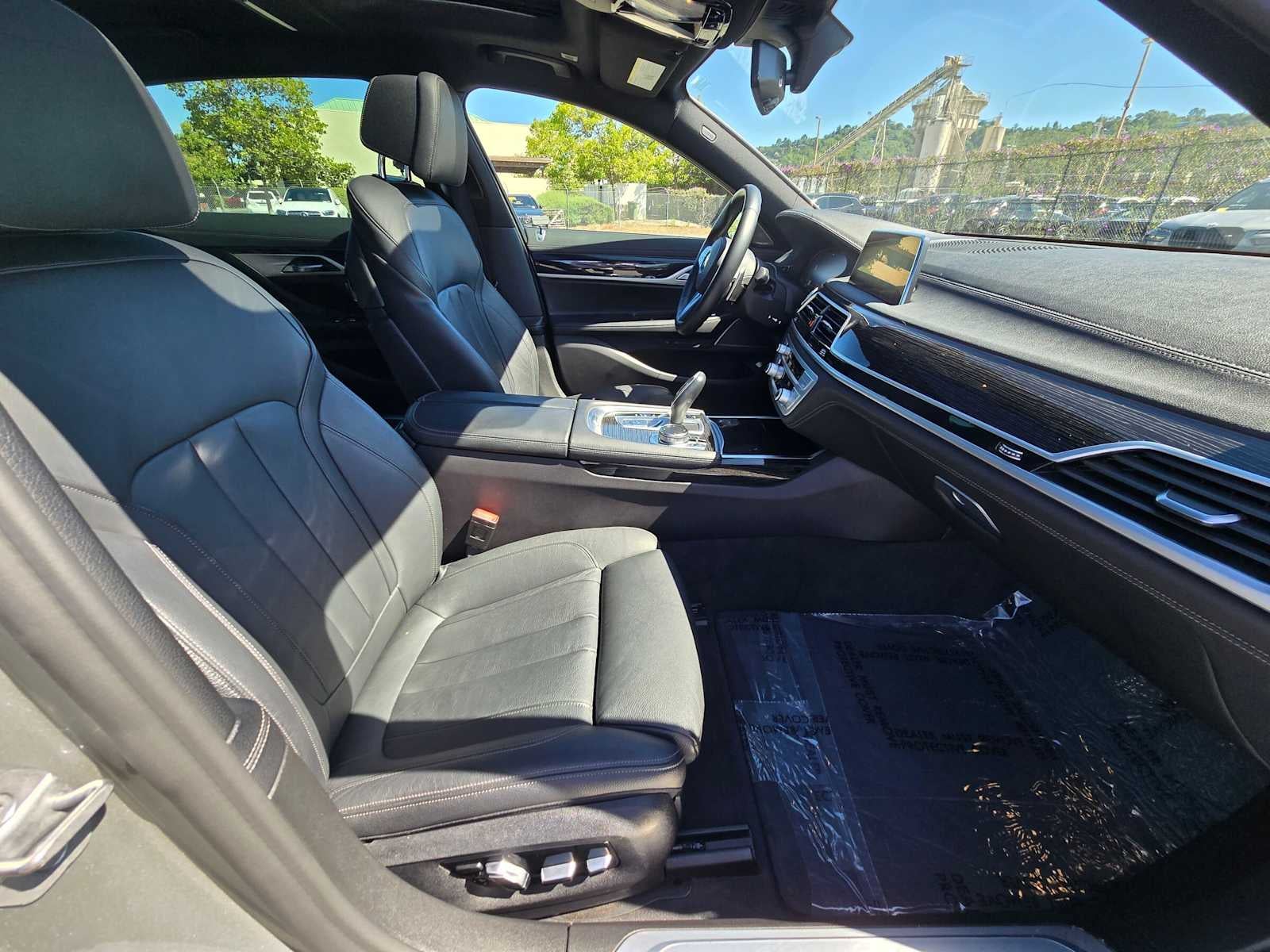2021 BMW 740i 740i