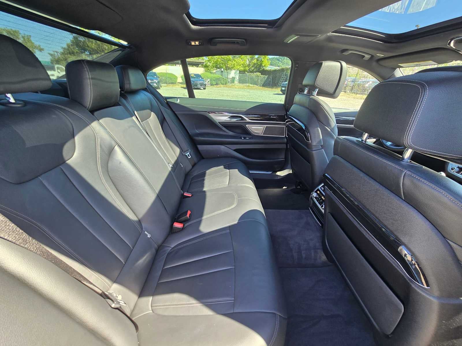 2021 BMW 740i 740i
