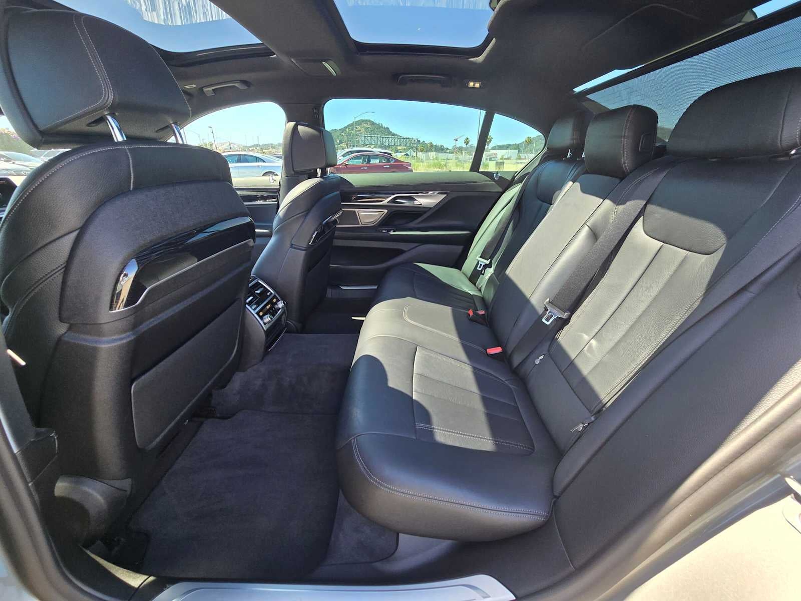 2021 BMW 740i 740i