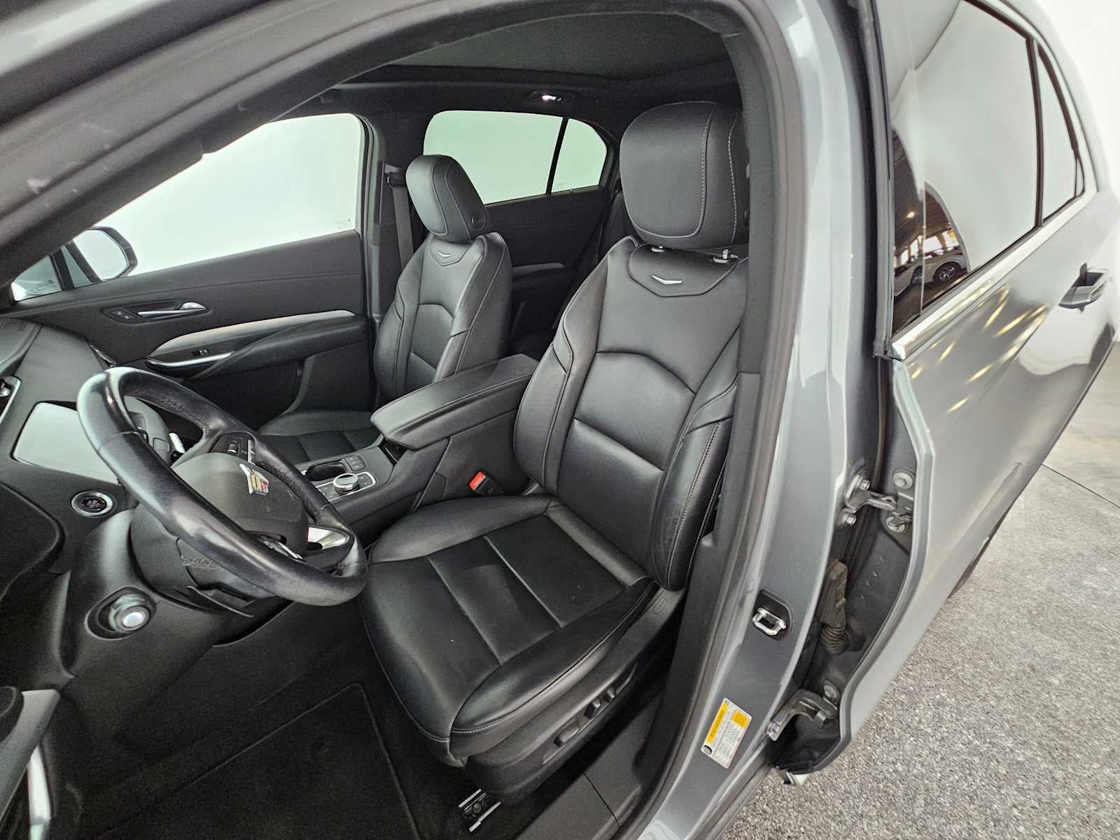 2023 Cadillac XT4 FWD Premium Luxury