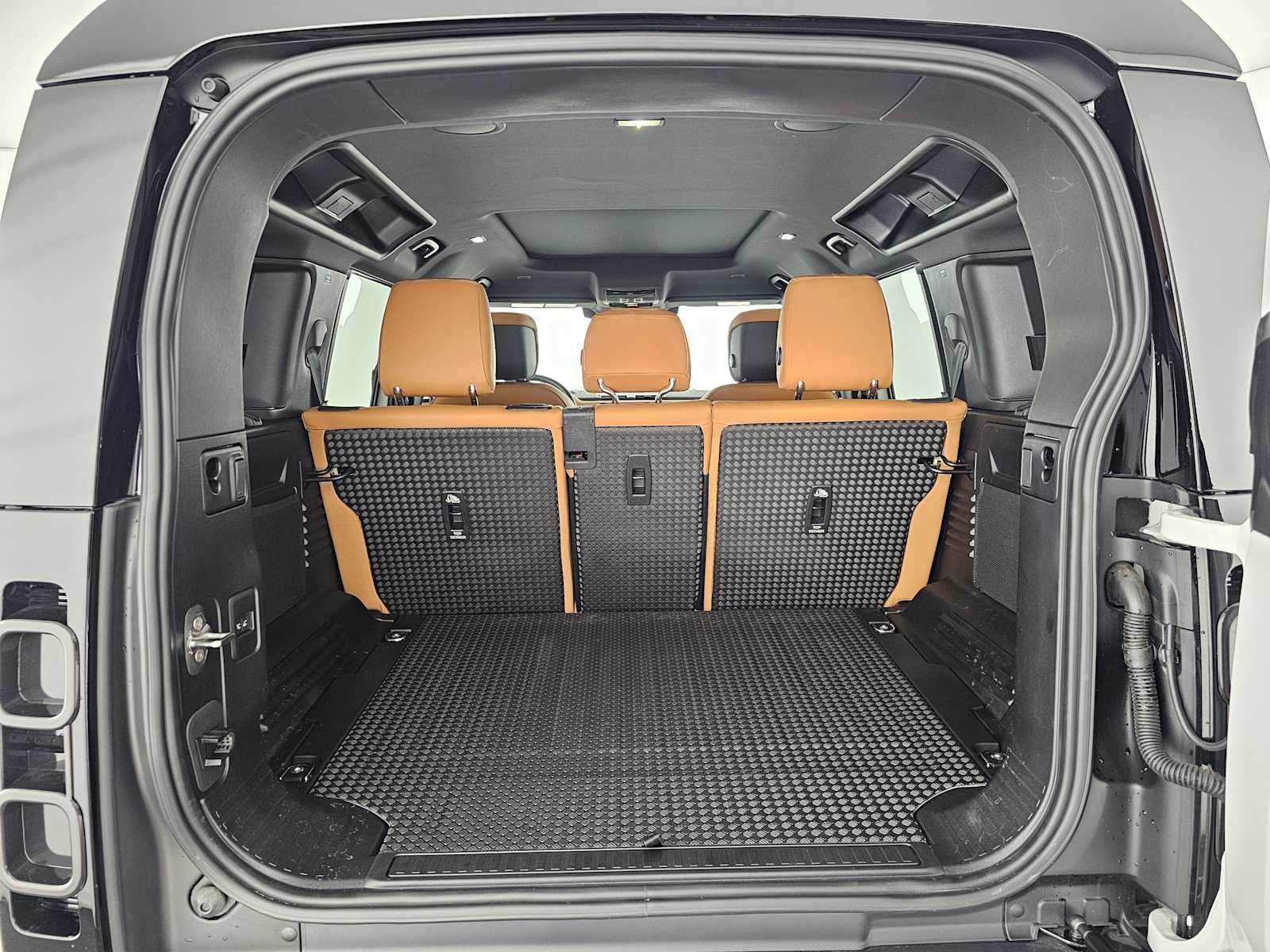 2024 Land Rover Defender SE