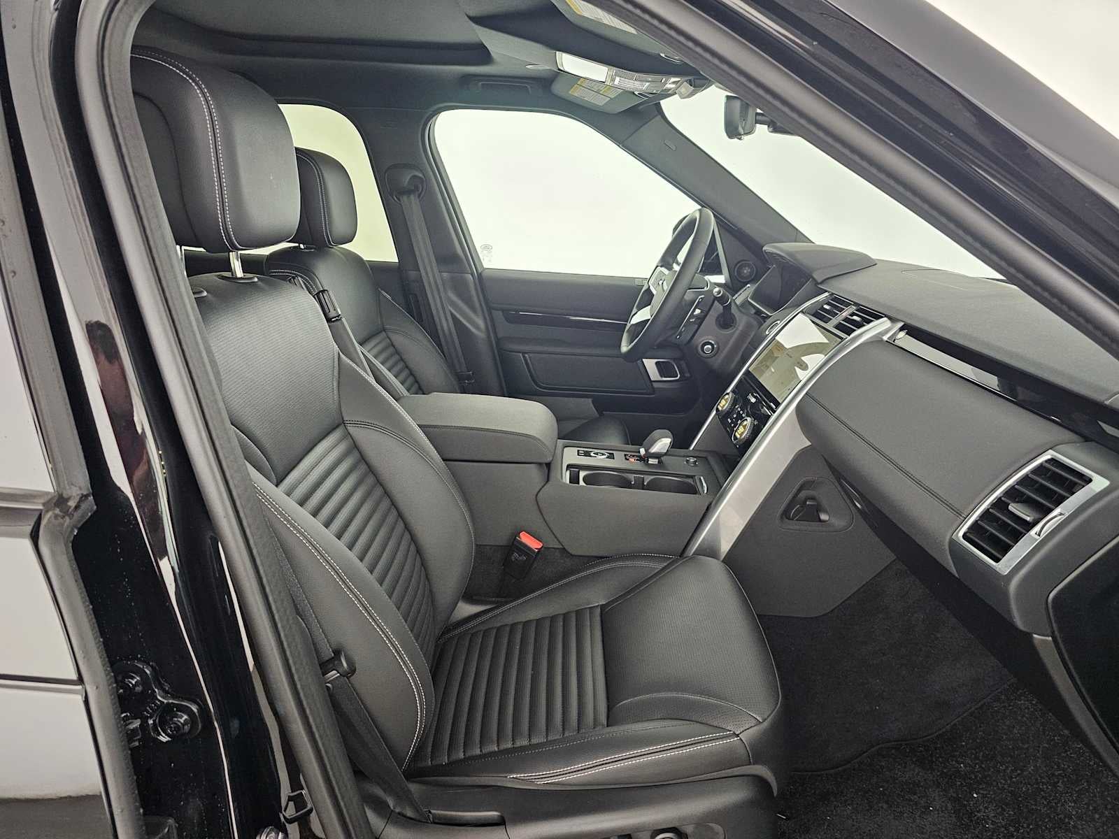2025 Land Rover Discovery S