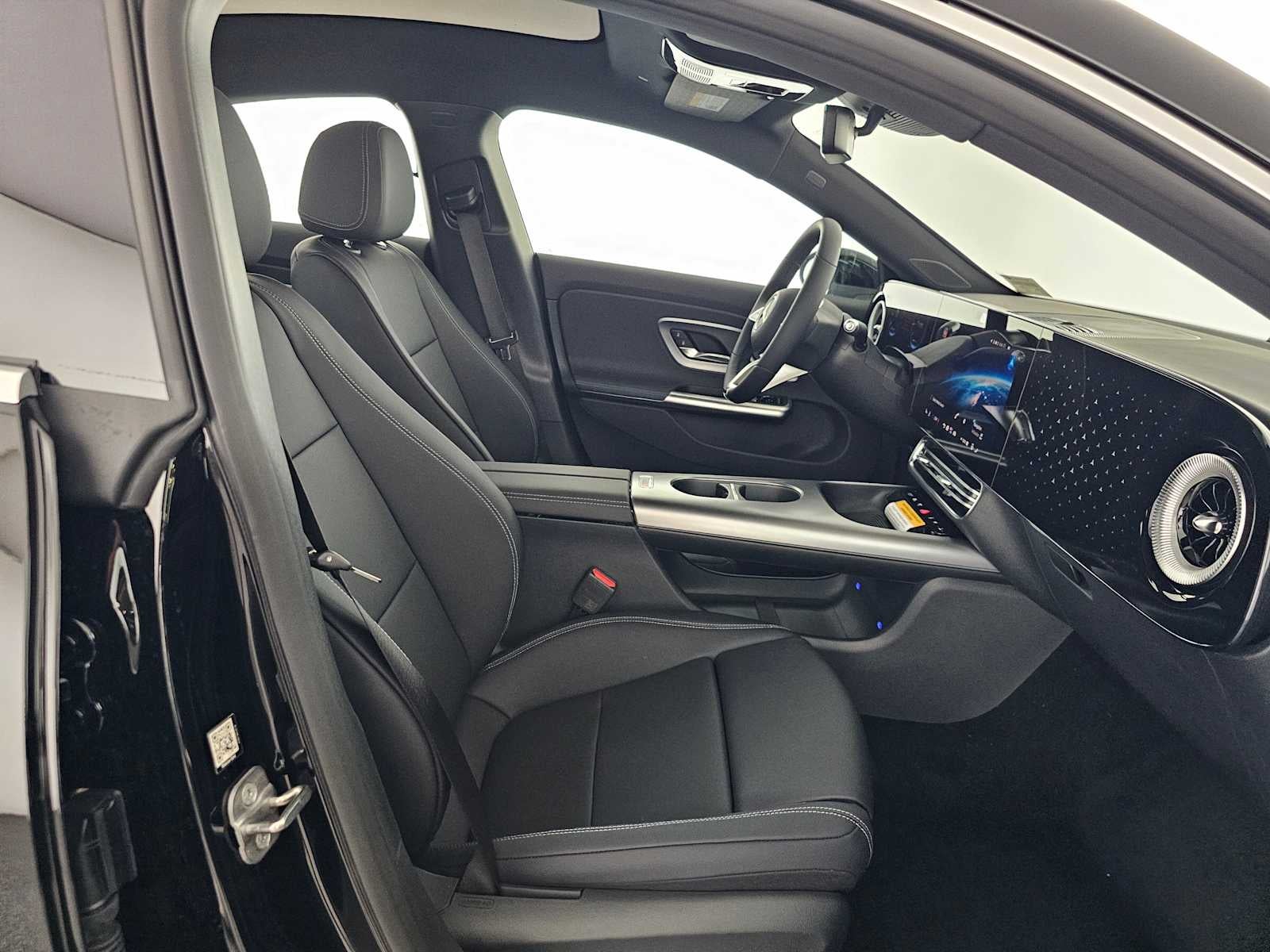 2027 Mercedes-Benz CLA 220 Hybrid FWD