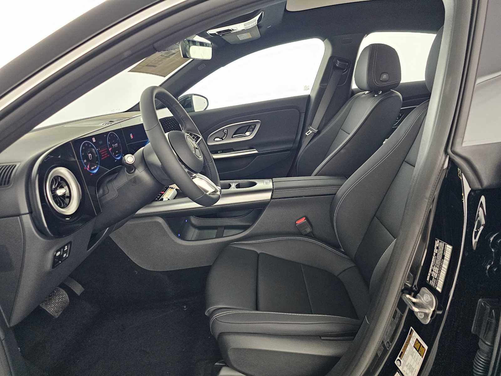 2027 Mercedes-Benz CLA 220 Hybrid FWD