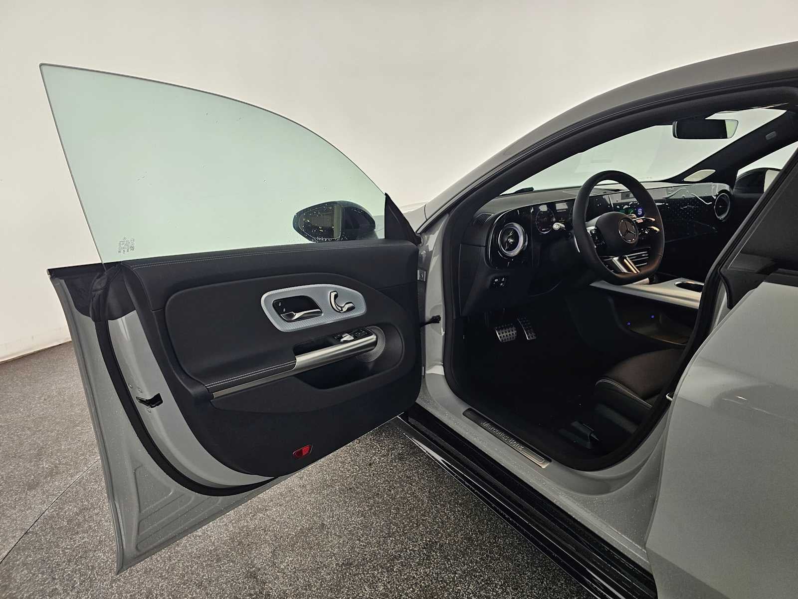 2027 Mercedes-Benz CLA 220 Hybrid FWD