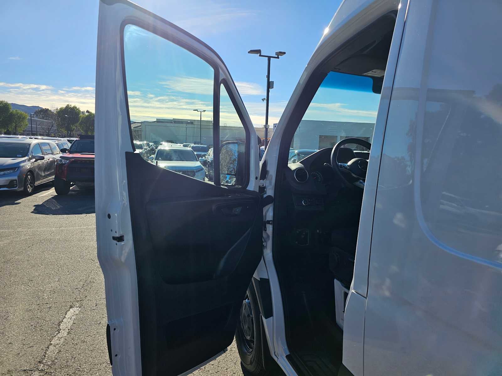 2025 Mercedes-Benz Sprinter 2500 Standard Roof I4 Diesel HO 144" RWD