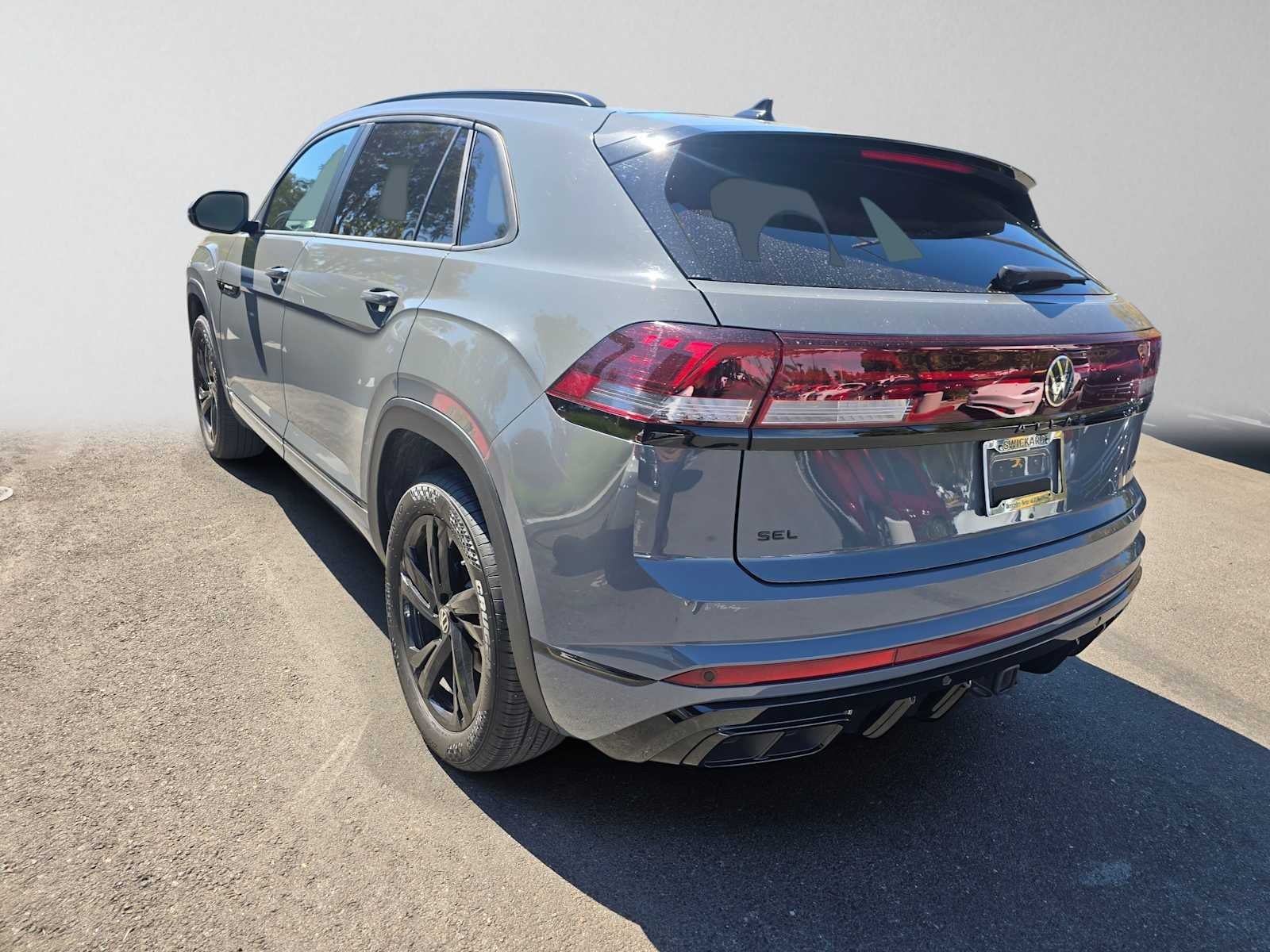 2025 Volkswagen Atlas Cross Sport 2.0T SEL R-Line Black