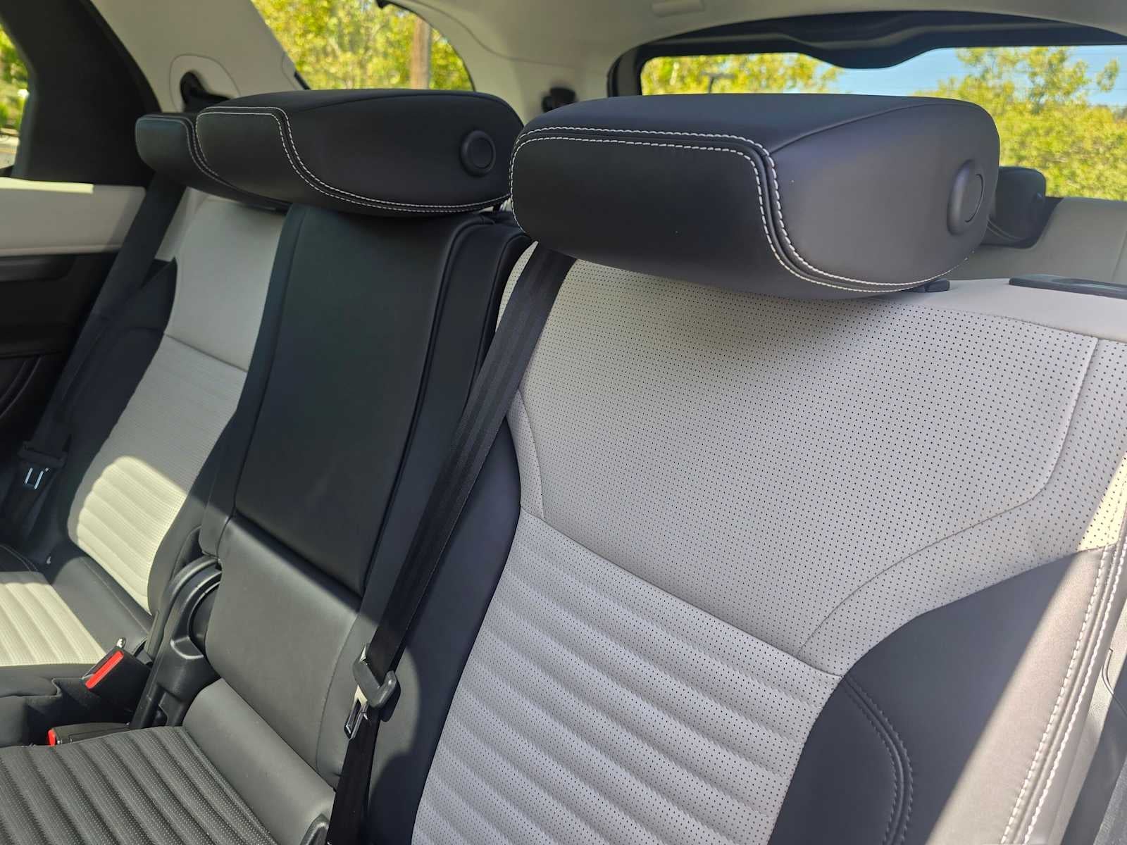 2025 Land Rover Discovery Metropolitan Edition