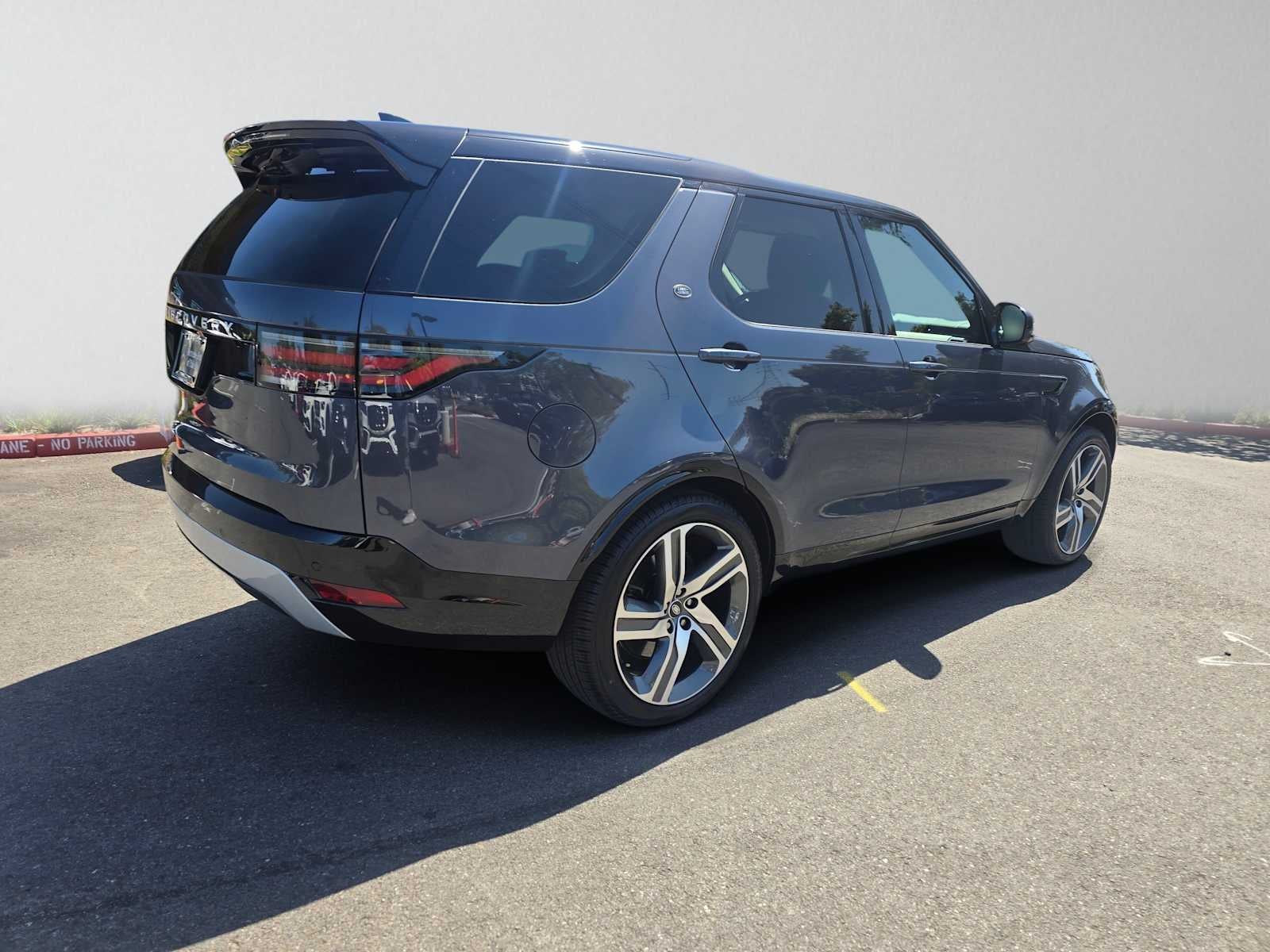 2025 Land Rover Discovery Metropolitan Edition